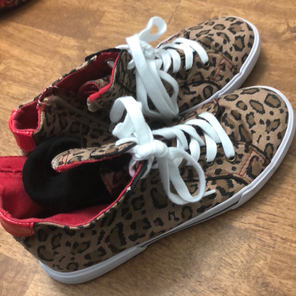 Zip up cheetah hip tops